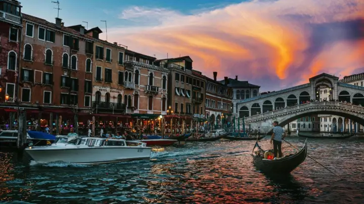 Venice: Shared Gondola Ride at Sunset