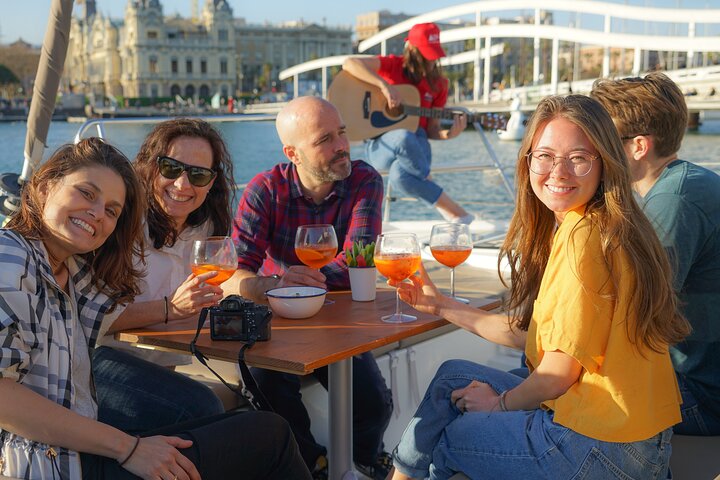 Catamarán atardecer: Grupo pequeño, bebidas, aperitivos y cenas Upgrade