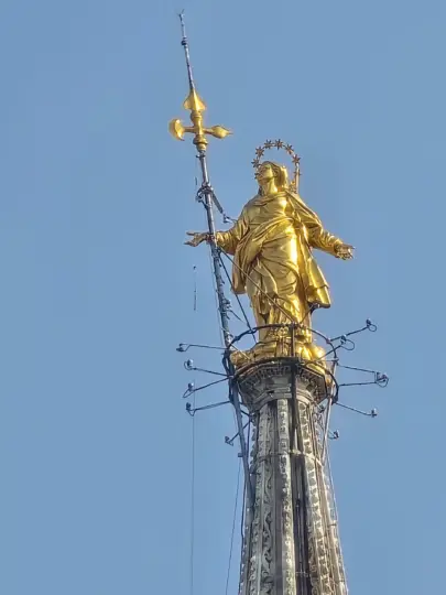 Milan: Duomo Angels and Demons Tour with Rooftop Access