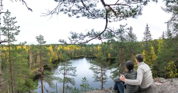 Helsinki: Nuuksio National park hiking with campfire lunch