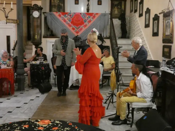 Noche Flamenca Exclusiva en El Jardín 1887: Arte, Encanto y Familia