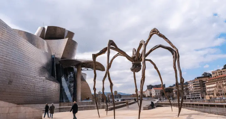 Tour Privado del Museo Guggenheim Bilbao con Guía Oficial