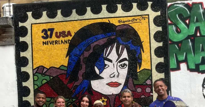Rio: Santa Marta Favela, Michael Jackson Viewpoint & History Walk