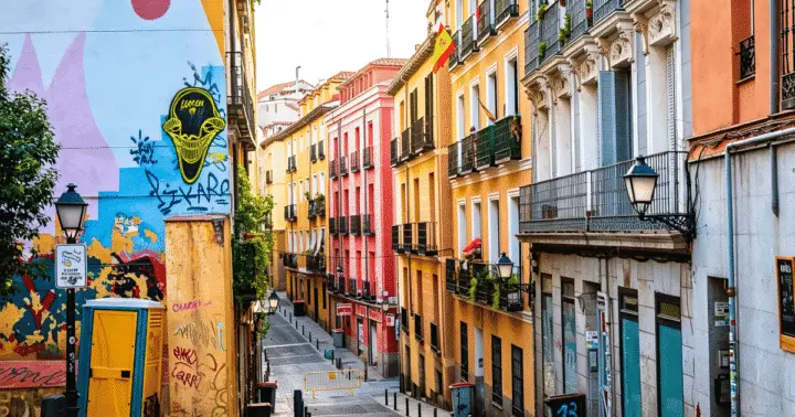 Madrid: Lavapiés Culture & Reina Sofía Museum Walking Tour