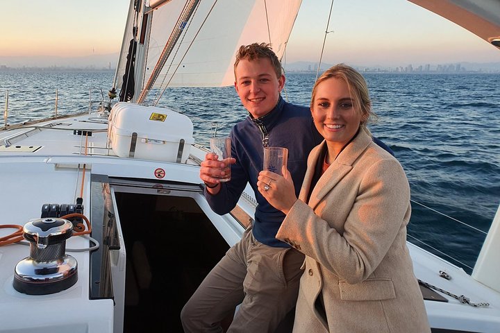 Paseo en Velero inolvidable en Barcelona, barra libre y aperitivo