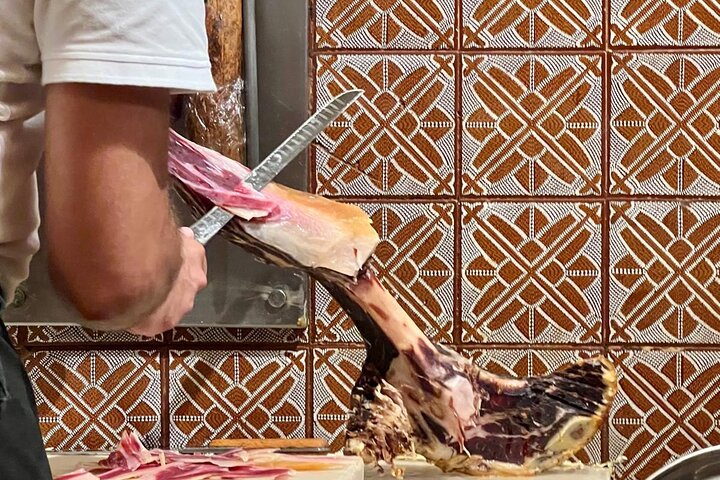 Tour enológico y maridaje por la ciudad de Madrid