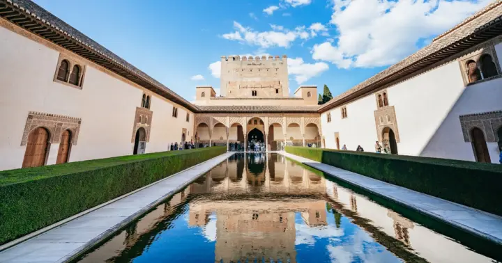 Granada: Visita guiada a la Alhambra con Palacios y Jardines Nazaríes
