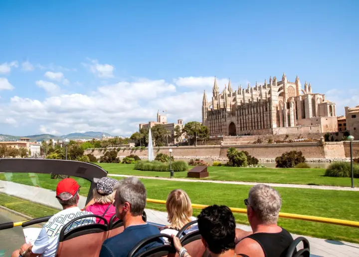 Palma de Mallorca: tour en autobús con paradas libres