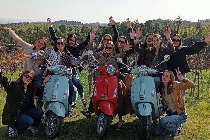 Tour en Vespa por la Toscana con almuerzo y degustación de vinos en la zona de Chianti