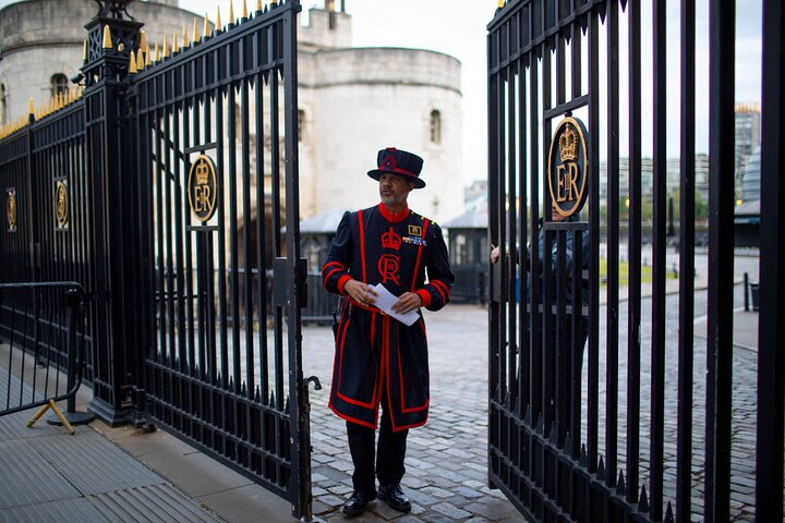 Tower of London After Hours Tour with Beefeater & Keys Ceremony