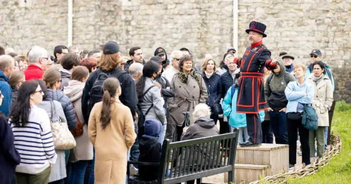 Tower of London: Beefeater Opening Ceremony & Crown Jewels