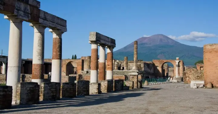 Desde Nápoles: excursión de medio día a Pompeya con entrada sin colas