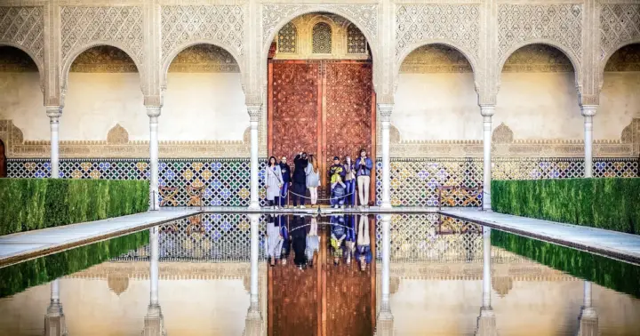 Granada: Alhambra y Palacios Nazaríes Visita guiada en grupo reducido