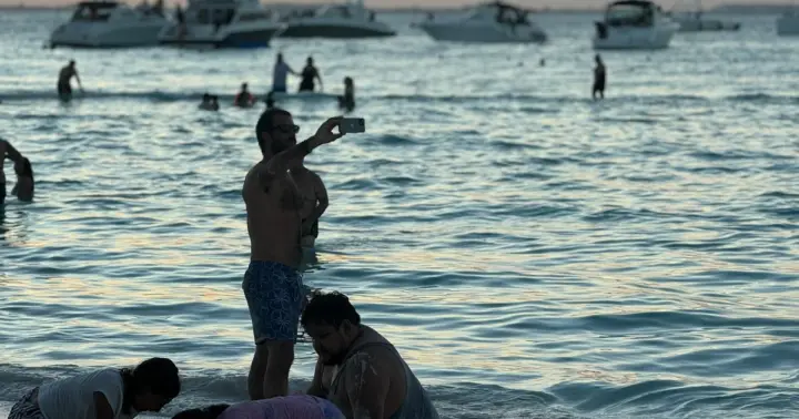 Sunset Sailing to Isla Mujeres with Cancún Transfer