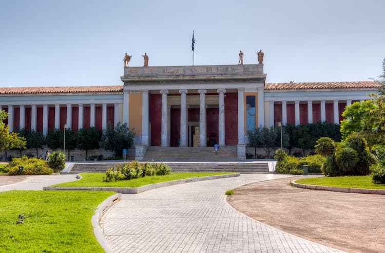 Entrada al Museo Arqueológico Nacional de Atenas