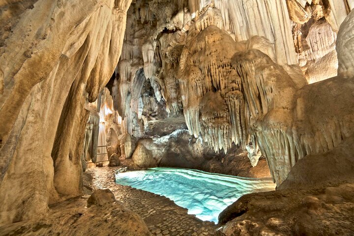 Gruta de las Maravillas y Museo del Jamón en Aracena