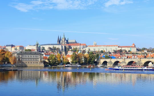 Crucero panorámico por el río Moldava en Praga