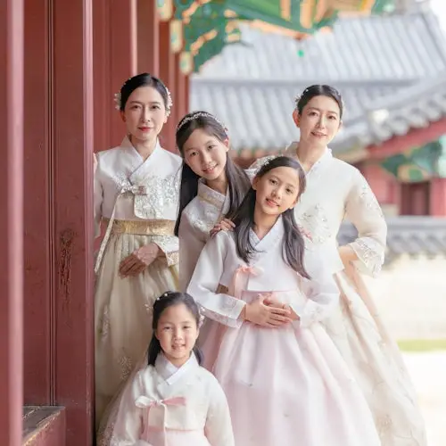 Gyeongbokgung Palace, Bukchon Hanok Village & Changdeokgung Palace: Premium Hanbok Set + Korean Hairstyle