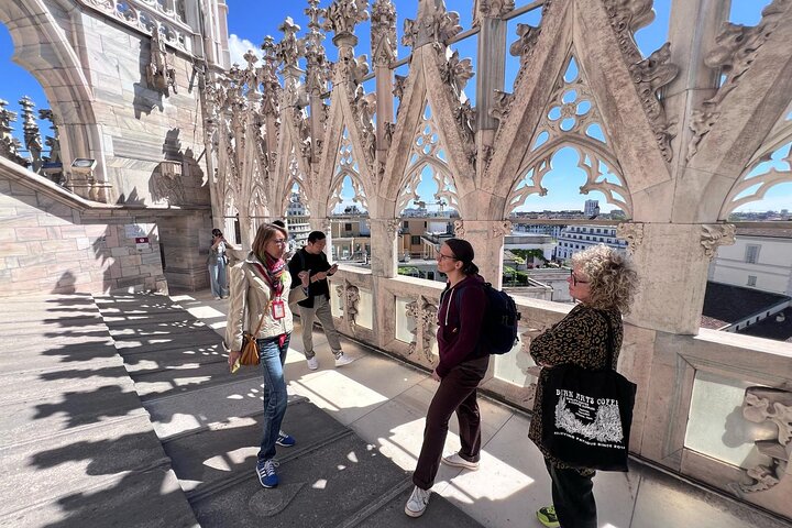 Milán: Visita guiada a la catedral y terrazas con entradas