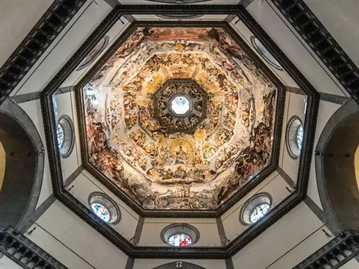 Descubre las maravillas del Duomo, la Cripta y el Baptisterio de Florencia