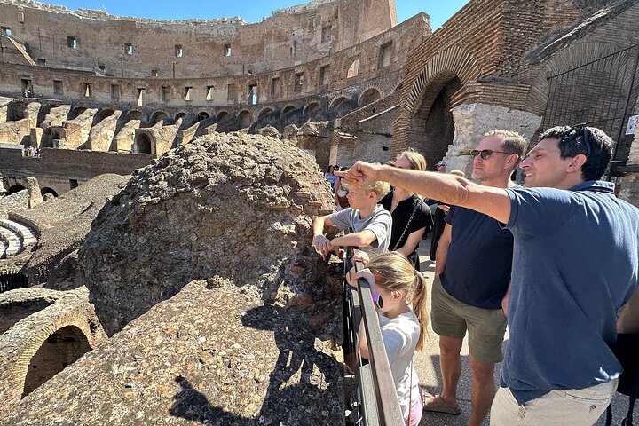 Tour privado a pie por el Coliseo, los foros romanos y el Panteón