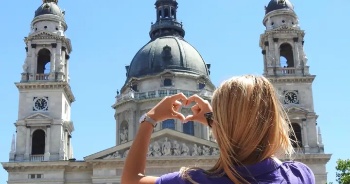 Tour guiado por la basílica de San Esteban y el monumento a los zapatos