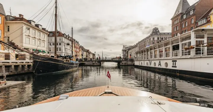 Copenhagen: Canal Cruise with Guide