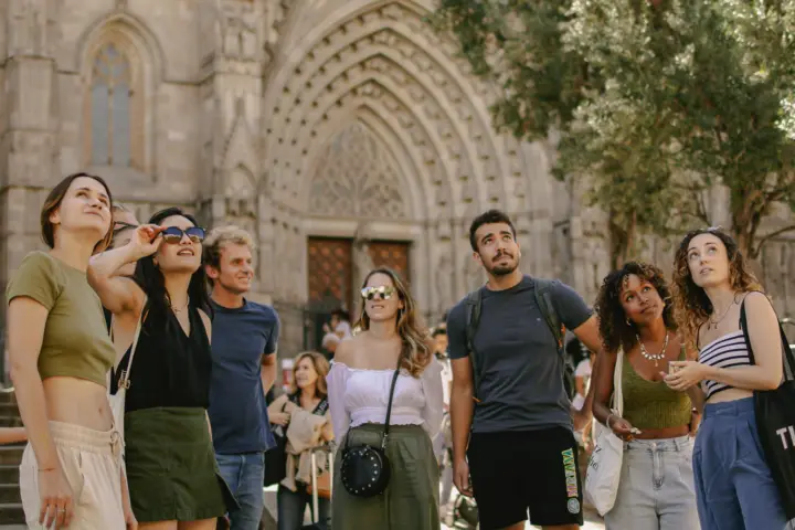 Barcelona: Gothic Quarter Walking Tour with 10+ Sights