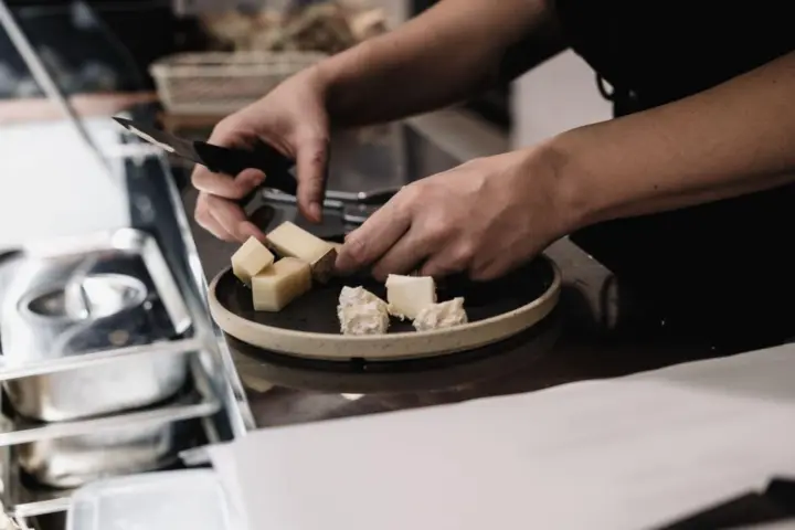 Bilbao: Cata Guiada de 3 Txakolis y Queso Artesano