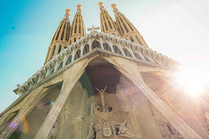 Tour en grupo pequeño en Barcelona Sagrada Familia con entradas