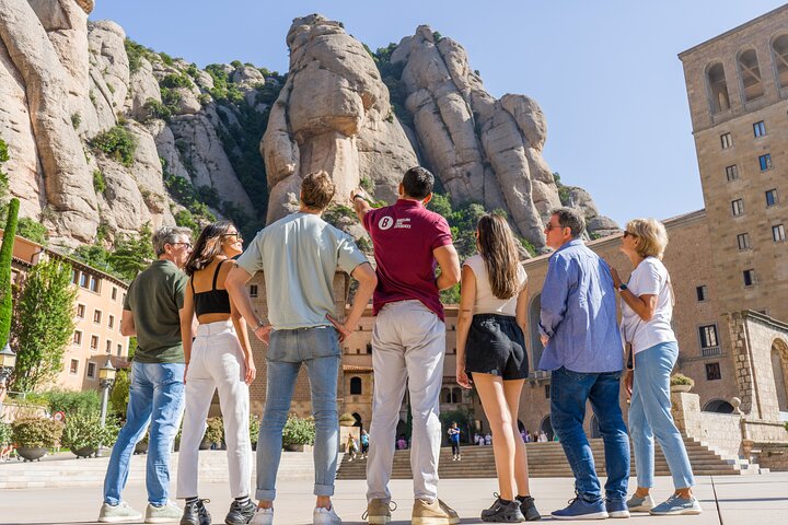 Explore Montserrat y La Sagrada Familia en un día