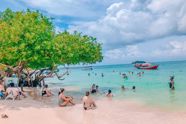 Tour de Dia Completo por Cinco Islas Premium en Cartagena