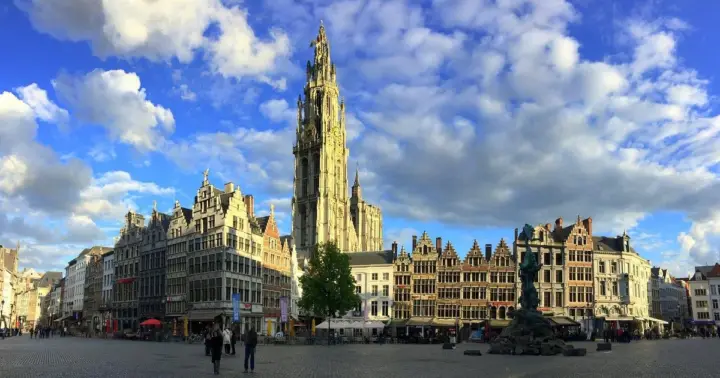 Antwerp: Guided City Walking Tour