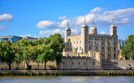 Early access to the Tower of London with Beefeater Opening Ceremony
