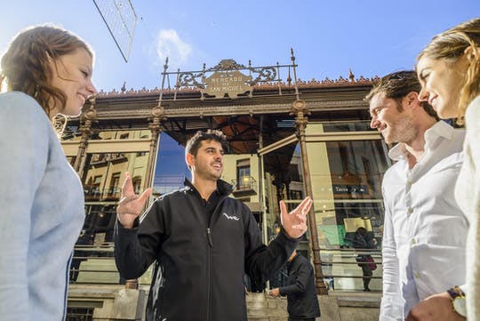Madrid tapas and wine tour with rooftop drinks