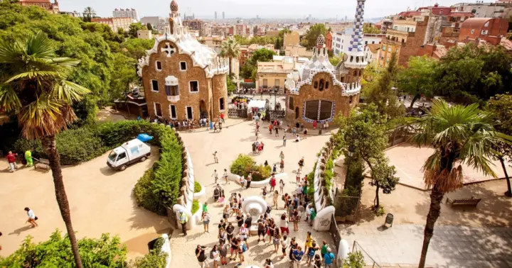 Barcelona: Park Güell Guided Tour with Skip-the-line Entry