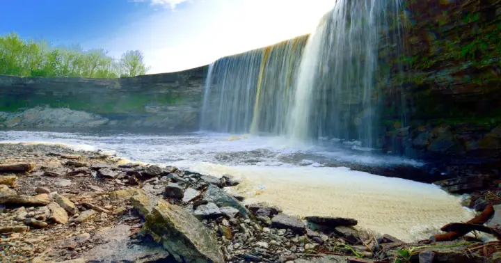 Tallin: cascada de Jägala y tour a pie por el casco antiguo