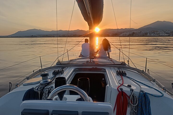 Atardecer en Velero Privado Puerto Banús Marbella (10 pax)