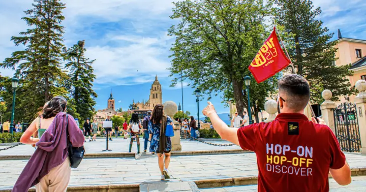 Desde Madrid: Excursión de un día con guía a Ávila y Segovia
