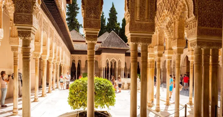 Tour guiado rápido por la Alhambra y los Palacios Nazaríes