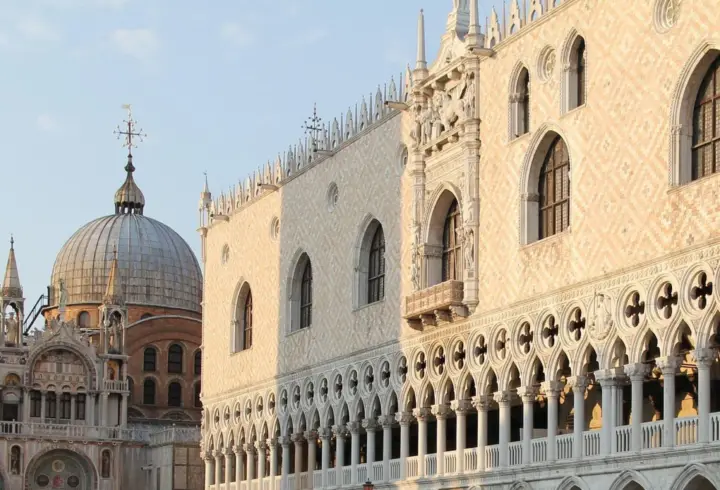 Venice Essential: Doge’s Palace, Prisons & Gondola option