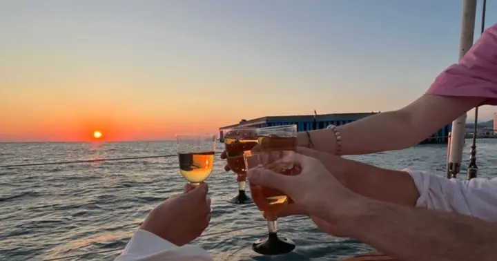 Sail on a 100% eco-friendly catamaran through the waters of Palma de Mallorca