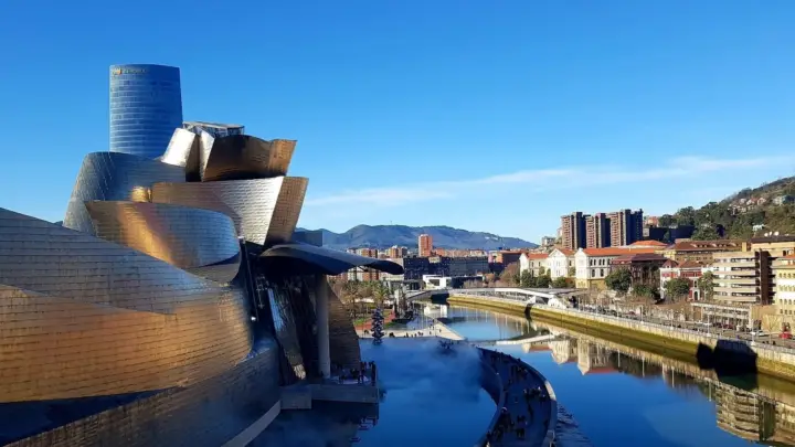 Tour guiado del museo Guggenheim Bilbao en español con entrada