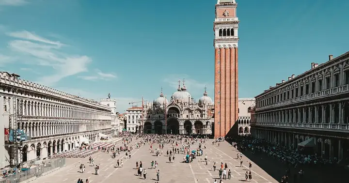 Venice: Murano, Burano & Torcello Boat Tour with Ebook
