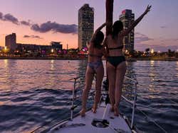 Paseo en velero por Barcelona con aperitivo