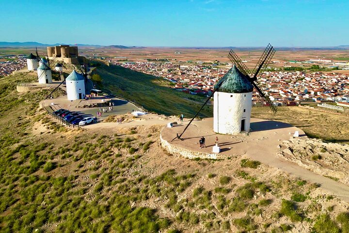 Toledo y los Molinos del Quijote de la Mancha desde Madrid