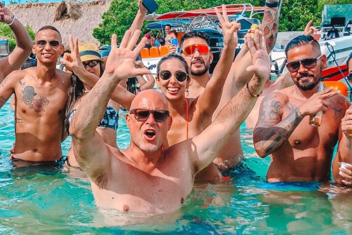 Tour de Dia Completo por Cinco Islas Premium en Cartagena