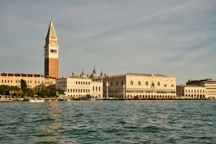 Doge’s Palace Tour & Gondola with Glass Factory
