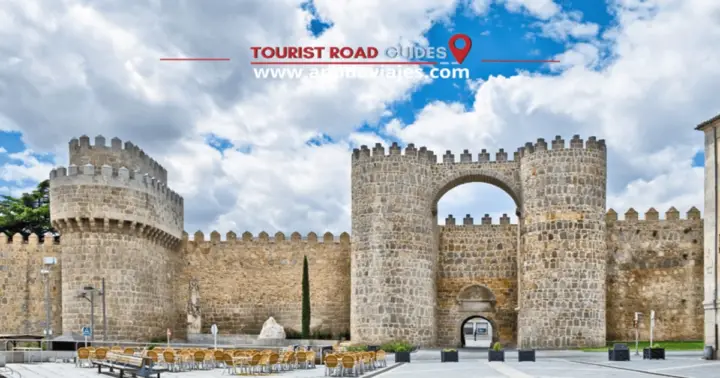 Madrid: Tour privado Ávila - Segovia con Ruta de Tapas