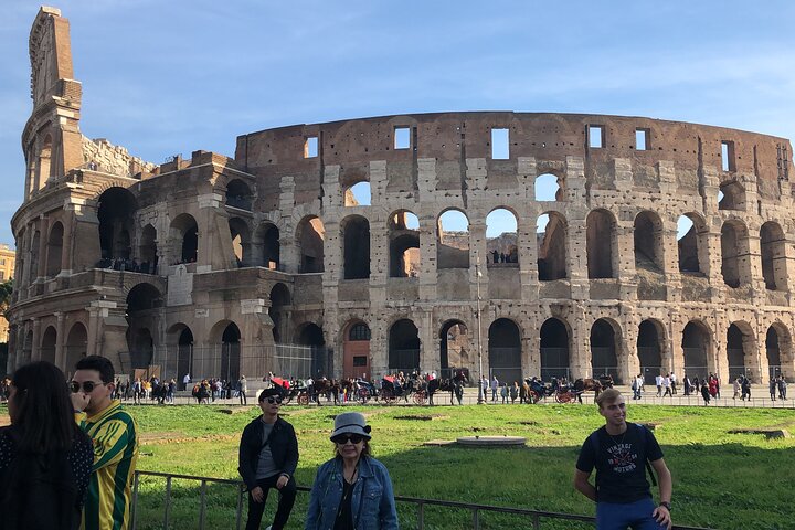 Tour privado del Coliseo, el Foro, la Colina Palatina y el piso de la arena